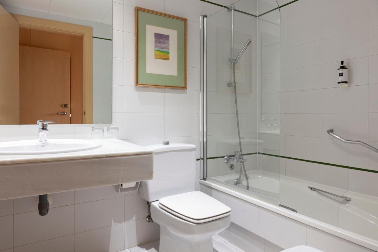 Twin Room,1594671307:JPEG